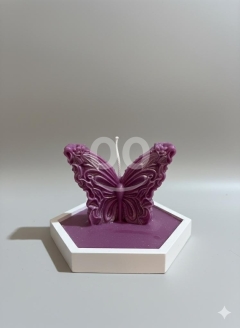 شمعة "الفراشة الملكية" بنفسجية مع قاعدة سداسية | Royal Purple Butterfly Sculptural Candle