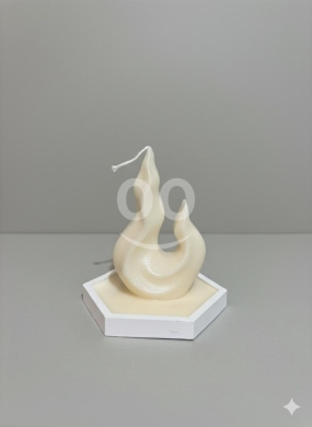 Other Goods in Ghaziyeh - شمعة "اللهب" بتصميم تجريدي عصري مع قاعدة سداسية | Abstract Flame Sculptural Candle