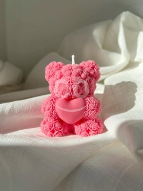 Other Goods in Ghaziyeh - شمعة "دبدوب الورود" الزهرية مع قلب | Pink Rose Teddy Bear Candle with Heart