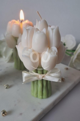 Other Goods in Ghaziyeh - شمعة "باقة التوليب" الفاخرة باللونين الأبيض والأخضر | Elegant Tulip Bouquet Sculptural Candle