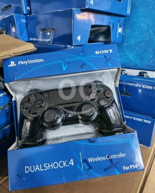 Gaming Console & Accessories dans Manara - يد تحكم سوني بلايستيشن 4 لاسلكية ديل شوك 4 | Sony DualShock 4 Wireless Controller PS4