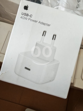Mobile accessories in Manara - شاحن أبل أصلي 40 واط يو أس بي سي شحن سريع | Apple Original 40W USB-C Power Adapter