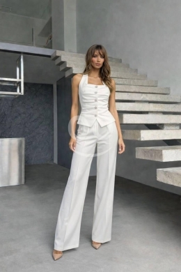 Vêtements, chaussures et accessoires dans Dahr el-Ain - طقم نسائي كلاسيكي أنيق باللون الأبيض من Styllana Store | Elegant White Two-Piece Set