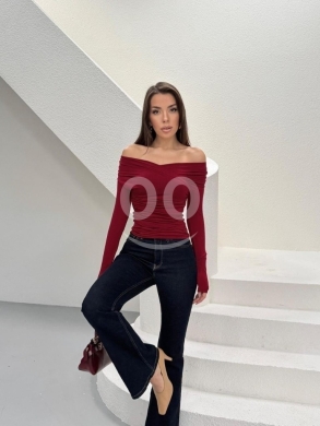 Vêtements, chaussures et accessoires dans Dahr el-Ain - توب نسائي عنابي مكشوف الأكتاف من Styllana Store | Elegant Burgundy Off-Shoulder Top