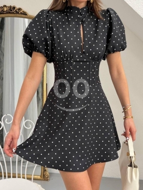 Vêtements, chaussures et accessoires dans Dahr el-Ain - فستان قصير أنيق بنقشة ورود وأكمام منفوخة من Styllana Store | Elegant Floral Puff Sleeve Mini Dress