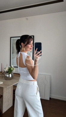 توب أبيض عصري بظهر مكشوف من Styllana Store | Chic White Open-Back Ruched Top — 2