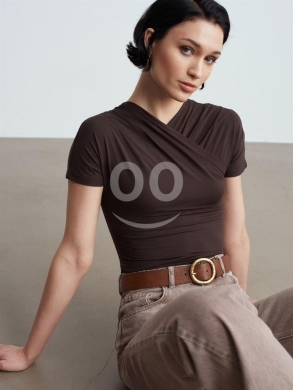 تيشيرت أسود أنيق بتصميم لف أمامية من Styllana Store | Elegant Black Wrap-Front Tee — 4
