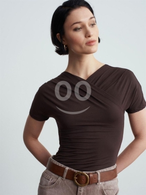 تيشيرت أسود أنيق بتصميم لف أمامية من Styllana Store | Elegant Black Wrap-Front Tee — 3