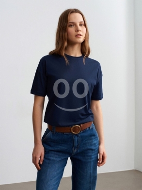 تيشيرت أسود كلاسيكي بقصة مريحة من Styllana Store | Classic Black Relaxed Fit Tee — 7