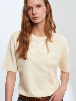 تيشيرت أسود كلاسيكي بقصة مريحة من Styllana Store | Classic Black Relaxed Fit Tee — 4