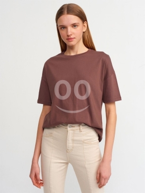 تيشيرت أسود كلاسيكي بقصة مريحة من Styllana Store | Classic Black Relaxed Fit Tee — 2