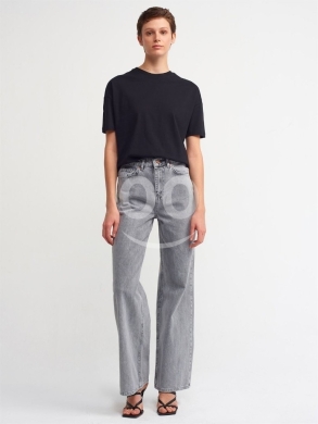 Vêtements, chaussures et accessoires dans Dahr el-Ain - تيشيرت أسود كلاسيكي بقصة مريحة من Styllana Store | Classic Black Relaxed Fit Tee