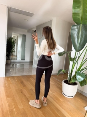 ليغينز أسود بخصر مرتفع وقصة محددة من Styllana Store | Chic High-Waisted Sculpting Leggings — 8