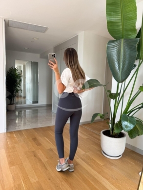 ليغينز أسود بخصر مرتفع وقصة محددة من Styllana Store | Chic High-Waisted Sculpting Leggings — 4