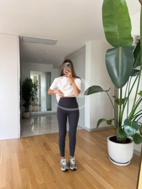 ليغينز أسود بخصر مرتفع وقصة محددة من Styllana Store | Chic High-Waisted Sculpting Leggings — 3