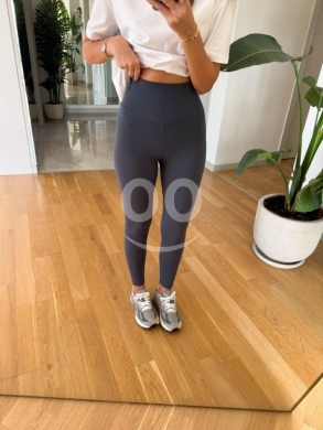 ليغينز أسود بخصر مرتفع وقصة محددة من Styllana Store | Chic High-Waisted Sculpting Leggings — 2