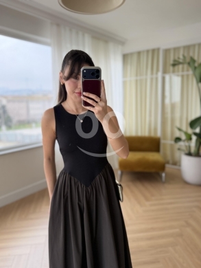 فستان ميدي أسود أنيق بتصميم عصري من Styllana Store | Chic Black Mixed-Media Midi Dress — 2