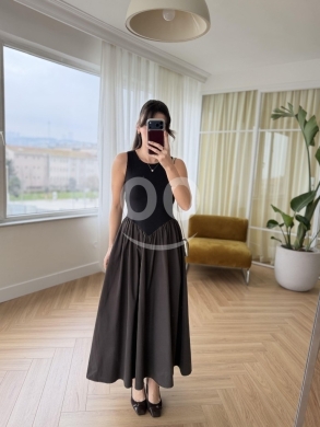 Vêtements, chaussures et accessoires dans Dahr el-Ain - فستان ميدي أسود أنيق بتصميم عصري من Styllana Store | Chic Black Mixed-Media Midi Dress