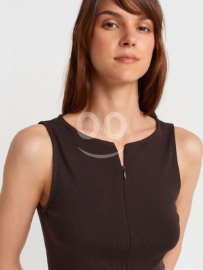 توب بني بسحاب أمامي وتصميم عصري من Styllana Store | Chic Brown Zip-Up Tank Top — 2