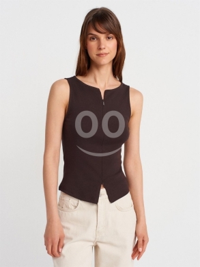 Vêtements, chaussures et accessoires dans Dahr el-Ain - توب بني بسحاب أمامي وتصميم عصري من Styllana Store | Chic Brown Zip-Up Tank Top