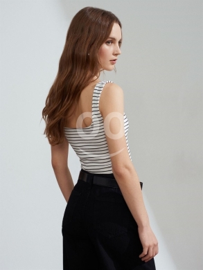 توب مخطط أبيض وأسود بياقة مربعة من Styllana Store | Chic Striped Square-Neck Tank Top — 2