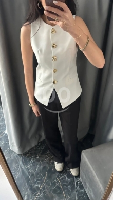 جيليه كلاسيكي أنيق بأزرار ذهبية مميزة من Styllana Store | Elegant Classic Vest with Gold … — 3