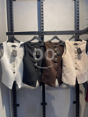 Vêtements, chaussures et accessoires dans Dahr el-Ain - جيليه كلاسيكي أنيق بأزرار ذهبية مميزة من Styllana Store | Elegant Classic Vest with Gold Buttons