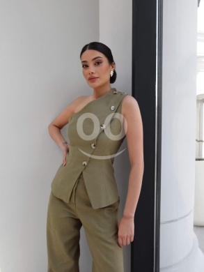 Vêtements, chaussures et accessoires dans Dahr el-Ain - طقم نسائي راقي بكتف واحد من متجر Styllana | Elegant One-Shoulder Women&#039;s Set by Styllana