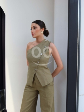 طقم نسائي راقي بكتف واحد من متجر Styllana | Elegant One-Shoulder Women's Set by Styllana — 3