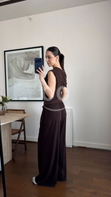 طقم نسائي عصري بكتف واحد وبنطلون واسع من متجر Styllana | Modern One-Shoulder Top & Wide-L… — 3
