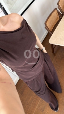 طقم نسائي عصري بكتف واحد وبنطلون واسع من متجر Styllana | Modern One-Shoulder Top & Wide-L… — 5