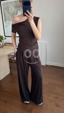 طقم نسائي عصري بكتف واحد وبنطلون واسع من متجر Styllana | Modern One-Shoulder Top & Wide-L… — 2