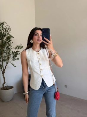 فيست جيبير أنيق بأزرار ذهبية من متجر Styllana | Styllana Store Elegant Guipure Vest with … — 3