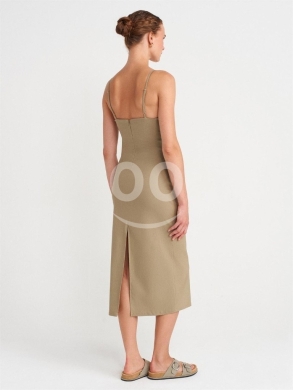 فستان ميدي "بيسيك" بتصميم أنيق من متجر Styllana | Styllana Store Elegant Basic Midi Dress — 4