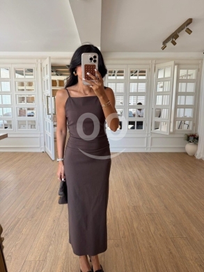 Vêtements, chaussures et accessoires dans Dahr el-Ain - فستان ميدي "بيسيك" بتصميم أنيق من متجر Styllana | Styllana Store Elegant Basic Midi Dress