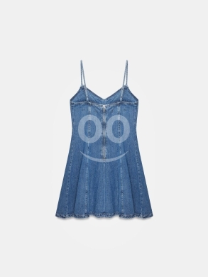 فستان جينز قصير بتصميم حيوي من متجر Styllana | Styllana Store Playful Denim Mini Dress — 2
