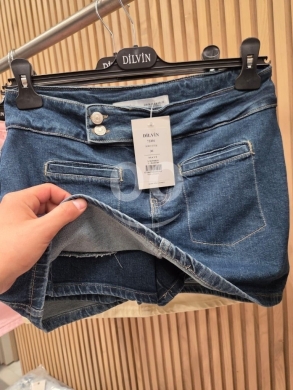 تنورة جينز قصيرة بخصر مرتفع وتفاصيل جيوب من متجر Styllana | High-Waisted Denim Mini Skirt — 5