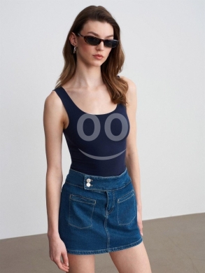 تنورة جينز قصيرة بخصر مرتفع وتفاصيل جيوب من متجر Styllana | High-Waisted Denim Mini Skirt — 6
