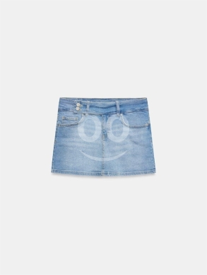 تنورة جينز قصيرة بخصر منخفض وتفاصيل عصرية من متجر Styllana | Styllana Trendy Low-Waist De… — 3