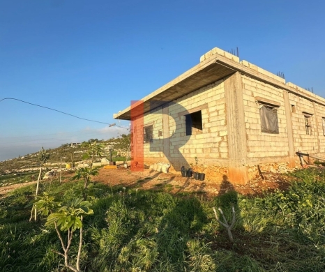 R9-3467 Land for Sale in Izal Danniyeh – 330 m² with Building Under Construction — 2
