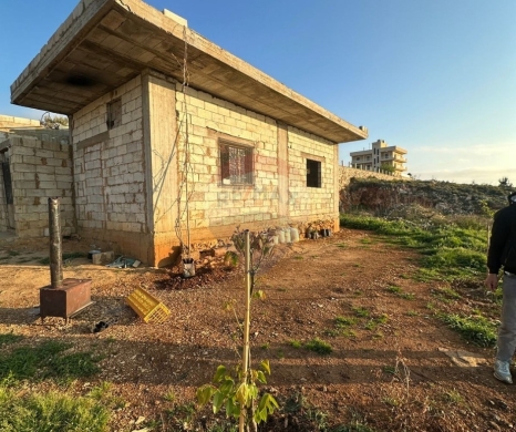 عقارات تجارية للبيع في إزال - R9-3467 Land for Sale in Izal Danniyeh - 330 m² with Building Under Constructionأرض للبيع في إيزال الضنية - 330 م² مع بناء قيد الإنشاء