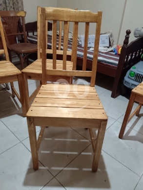 Other home furniture dans Saïda - طقم كراسي خشب طبيعي مميز 4 قطع بحالة ممتازة | Set of 4 Solid Wood Chairs Excellent Condition