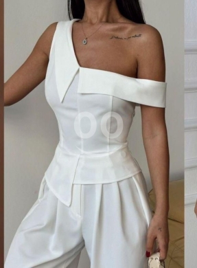 Vêtements, chaussures et accessoires dans Dahr el-Ain - طقم رسمي أبيض أنيق قطعتين جاكيت كتف واحد وبنطلون | Elegant White 2-Piece Set Off-Shoulder