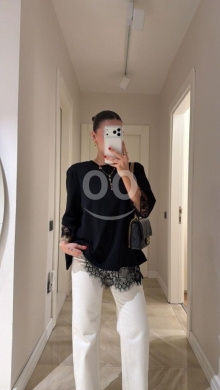 Vêtements, chaussures et accessoires dans Dahr el-Ain - بلوزة سوداء أنيقة مع تفاصيل دانتيل راقية مقاس S | Elegant Black Lace Trim Blouse Size S