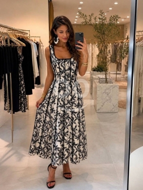 Vêtements, chaussures et accessoires dans Dahr el-Ain - فستان ميدي منقوش أبيض وأسود راقٍ للمناسبات | Elegant Black & White Patterned Midi Dress