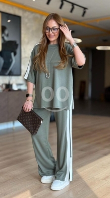 Vêtements, chaussures et accessoires dans Dahr el-Ain - طقم سبورت زيتوني مريح قطعتين مع خط جانبي أبيض | Khaki Green 2-Piece Comfy Sporty Set