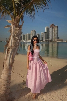 Vêtements, chaussures et accessoires dans Dahr el-Ain - فستان ميدي مخطط وردي وأبيض بدون حمالات | Chic Pink & White Striped Strapless Midi Dress