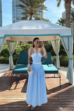 Vêtements, chaussures et accessoires dans Dahr el-Ain - فستان ميدي مخطط أزرق وأبيض بدون حمالات | Chic Blue & White Striped Strapless Midi Dress