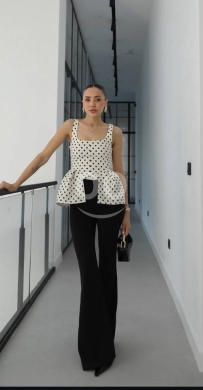 Vêtements, chaussures et accessoires dans Dahr el-Ain - طقم رسمي قطعتين توب بولكا دوت وبنطلون أسود مقاس XS-S | Elegant 2-Piece Polka Dot Peplum Set