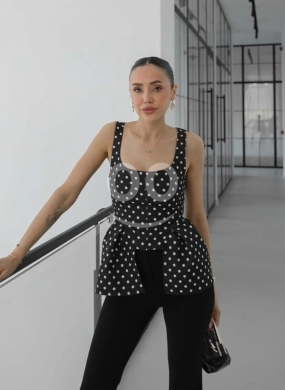 طقم رسمي قطعتين توب بولكا دوت وبنطلون أسود مقاس XS-S | Elegant 2-Piece Polka Dot Peplum S… — 2